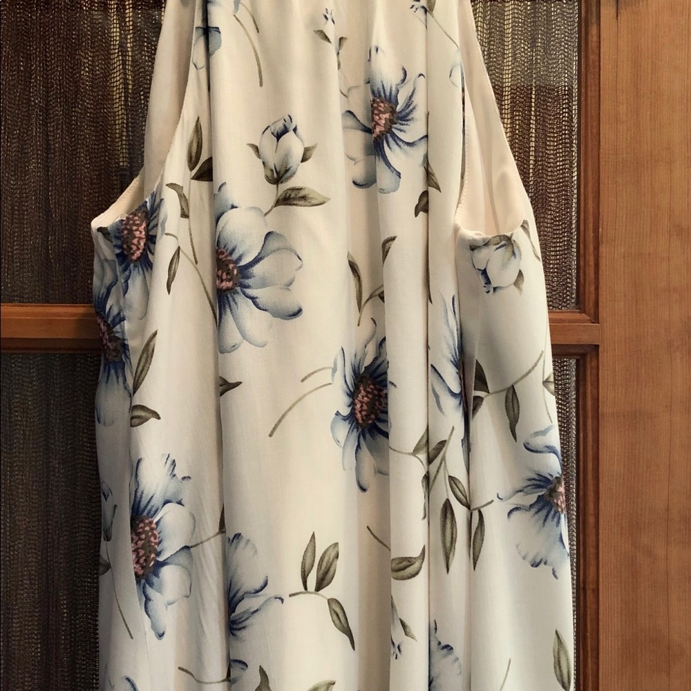 Dress - Picture 5 of 10